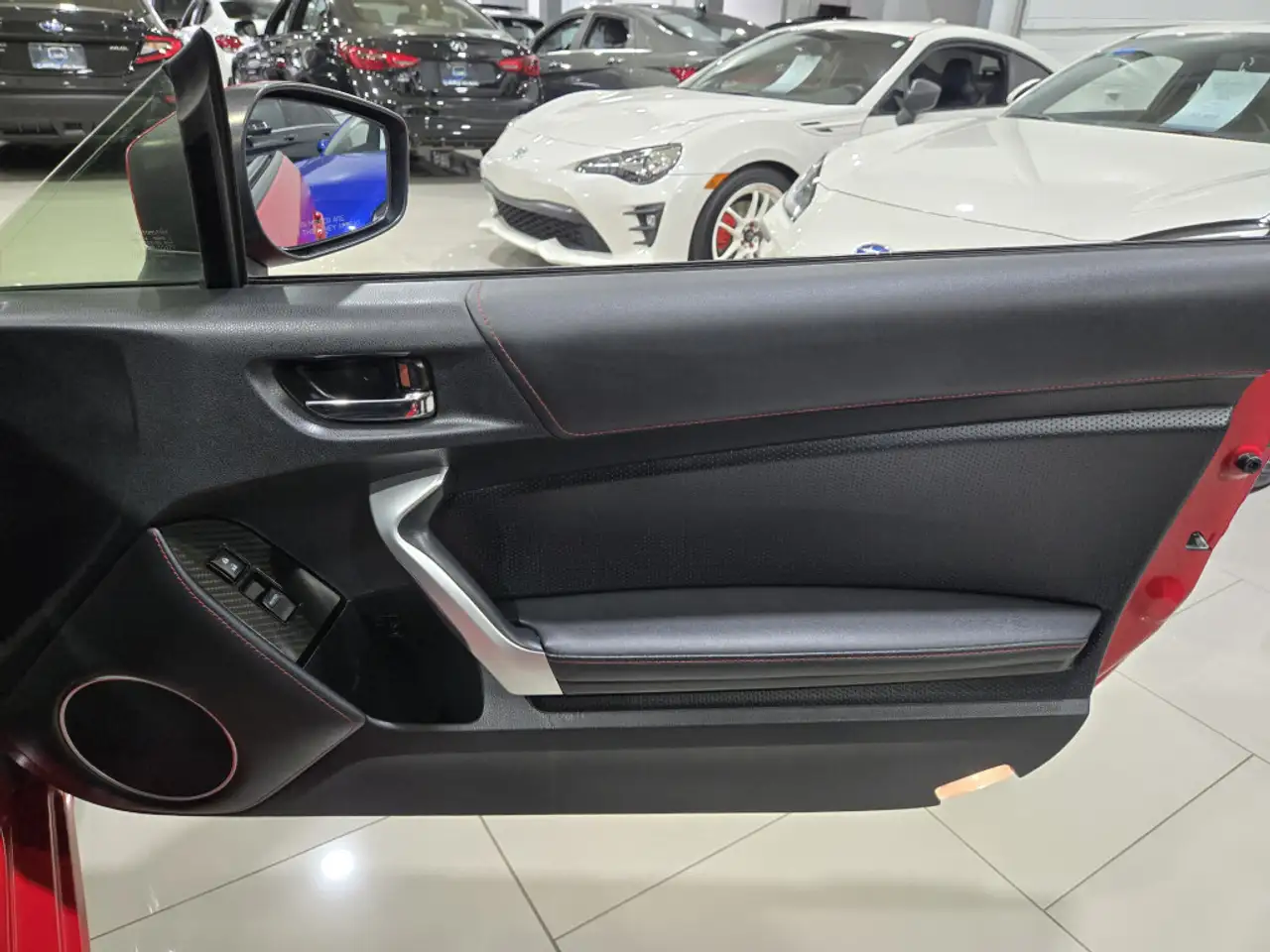 Subaru BRZ снимка Subaru BRZ