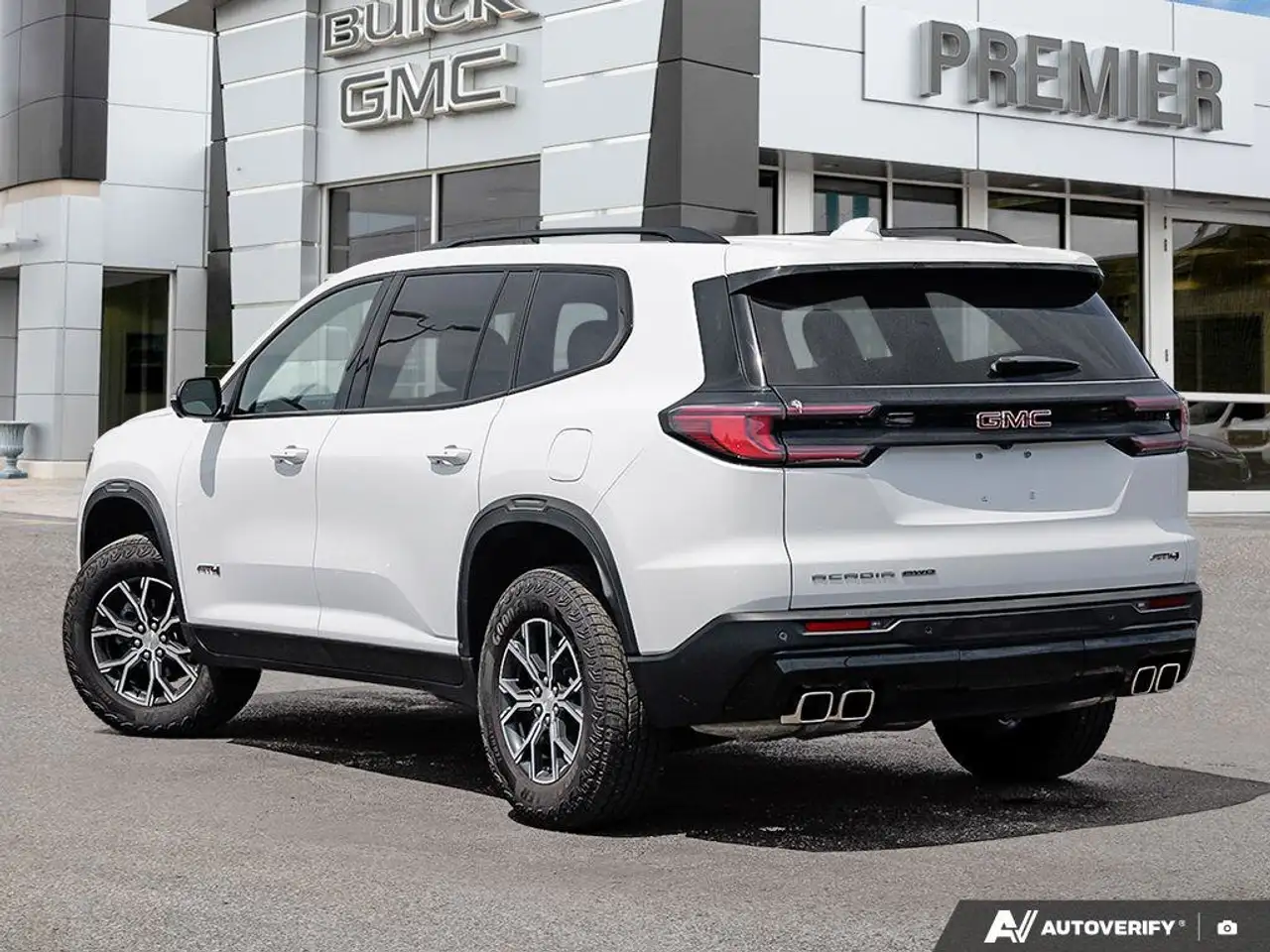 GMC Acadia снимка GMC Acadia
