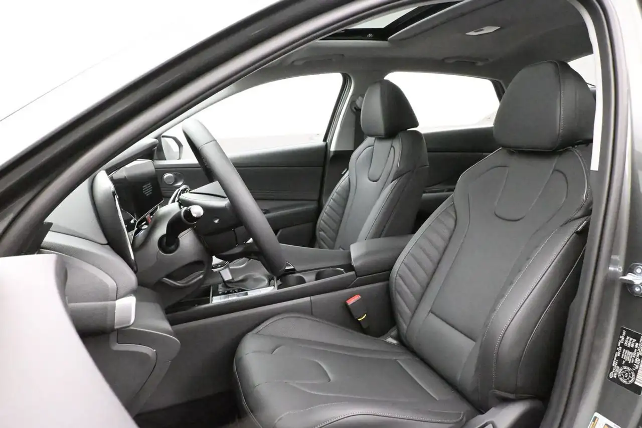Hyundai ELANTRA fotografie Hyundai ELANTRA