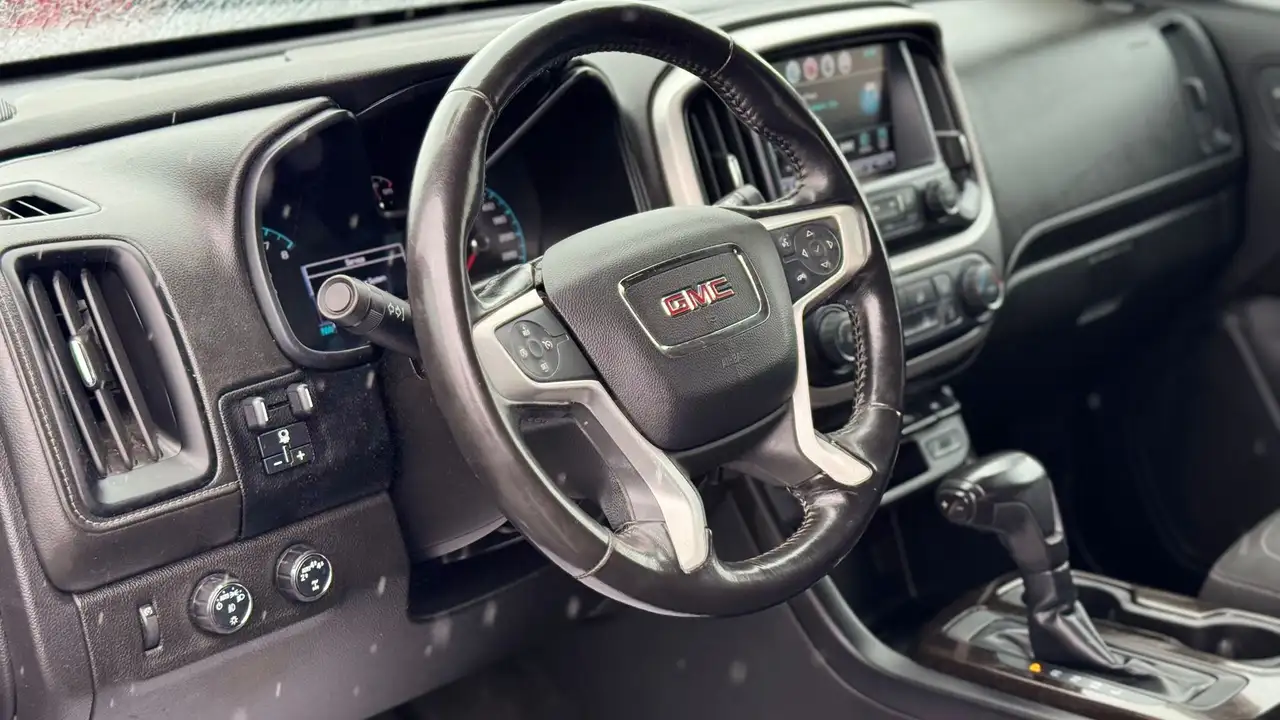GMC Canyon photo GMC Canyon