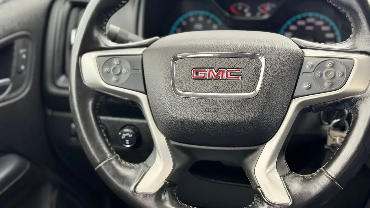 GMC Canyon photo GMC Canyon