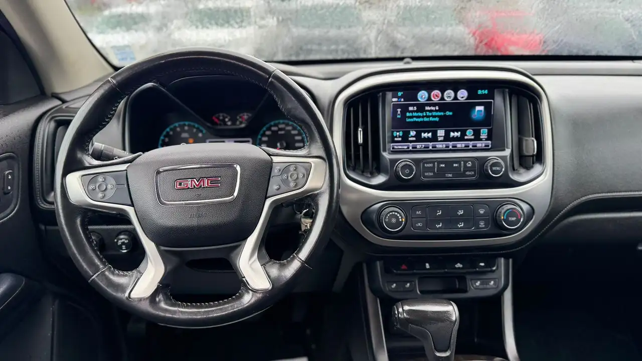 GMC Canyon photo GMC Canyon