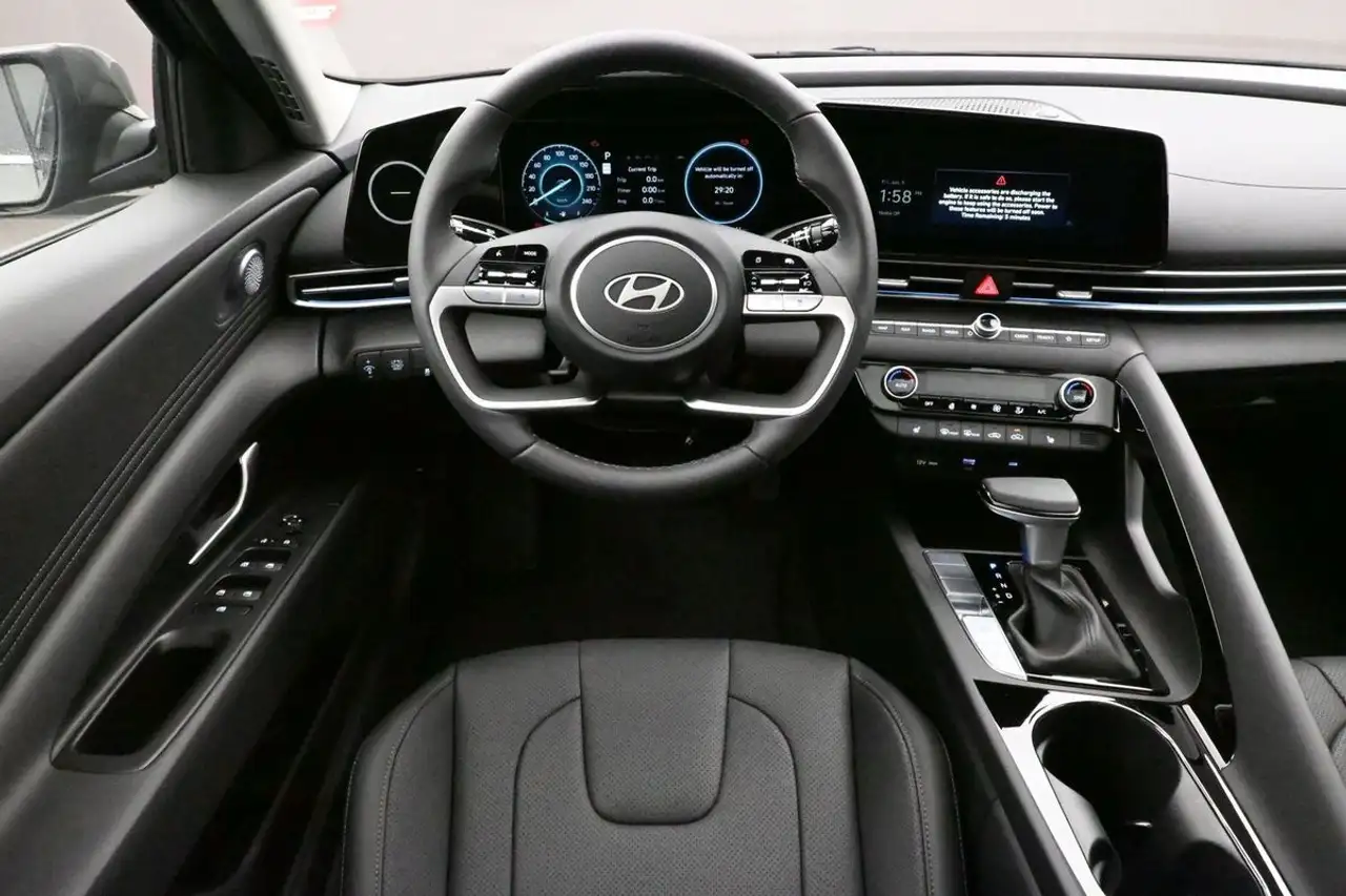 Hyundai ELANTRA fotografie Hyundai ELANTRA