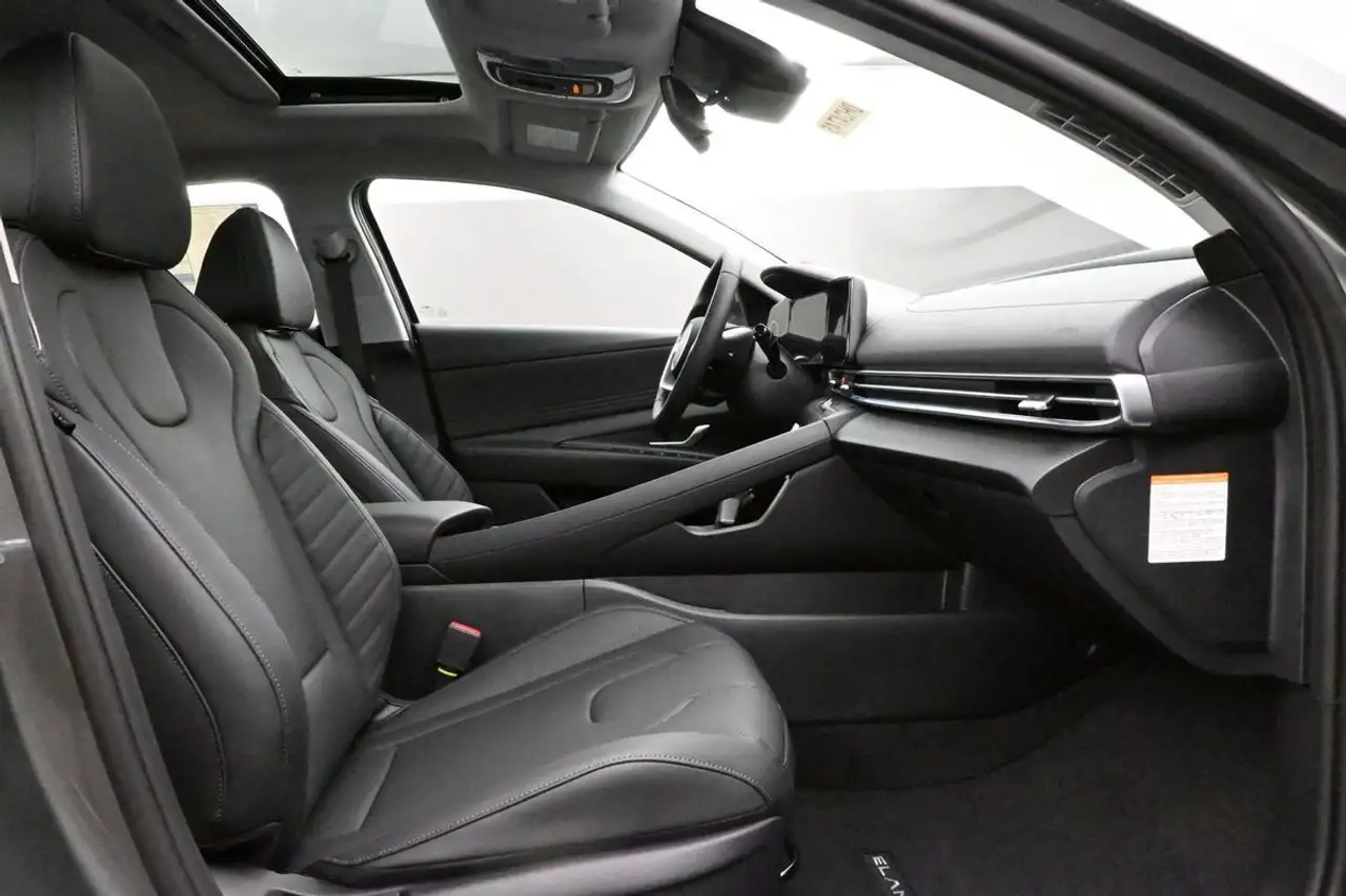 Hyundai ELANTRA fotografie Hyundai ELANTRA