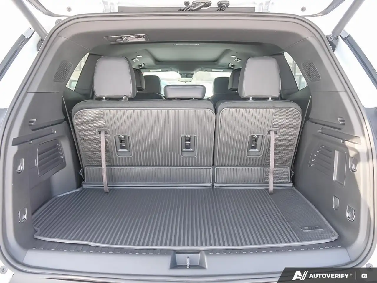 GMC Acadia снимка GMC Acadia