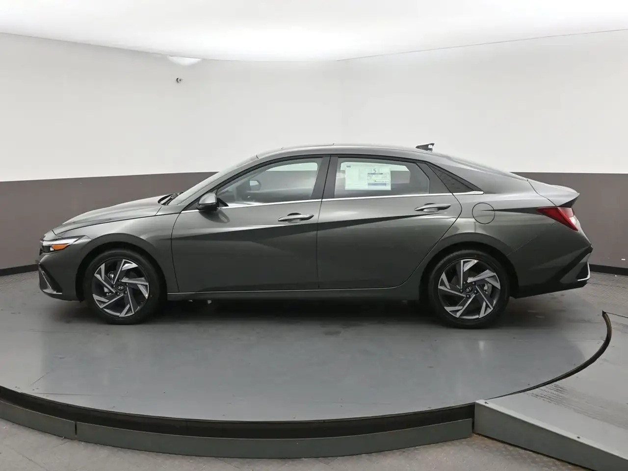 Hyundai ELANTRA fotografie Hyundai ELANTRA