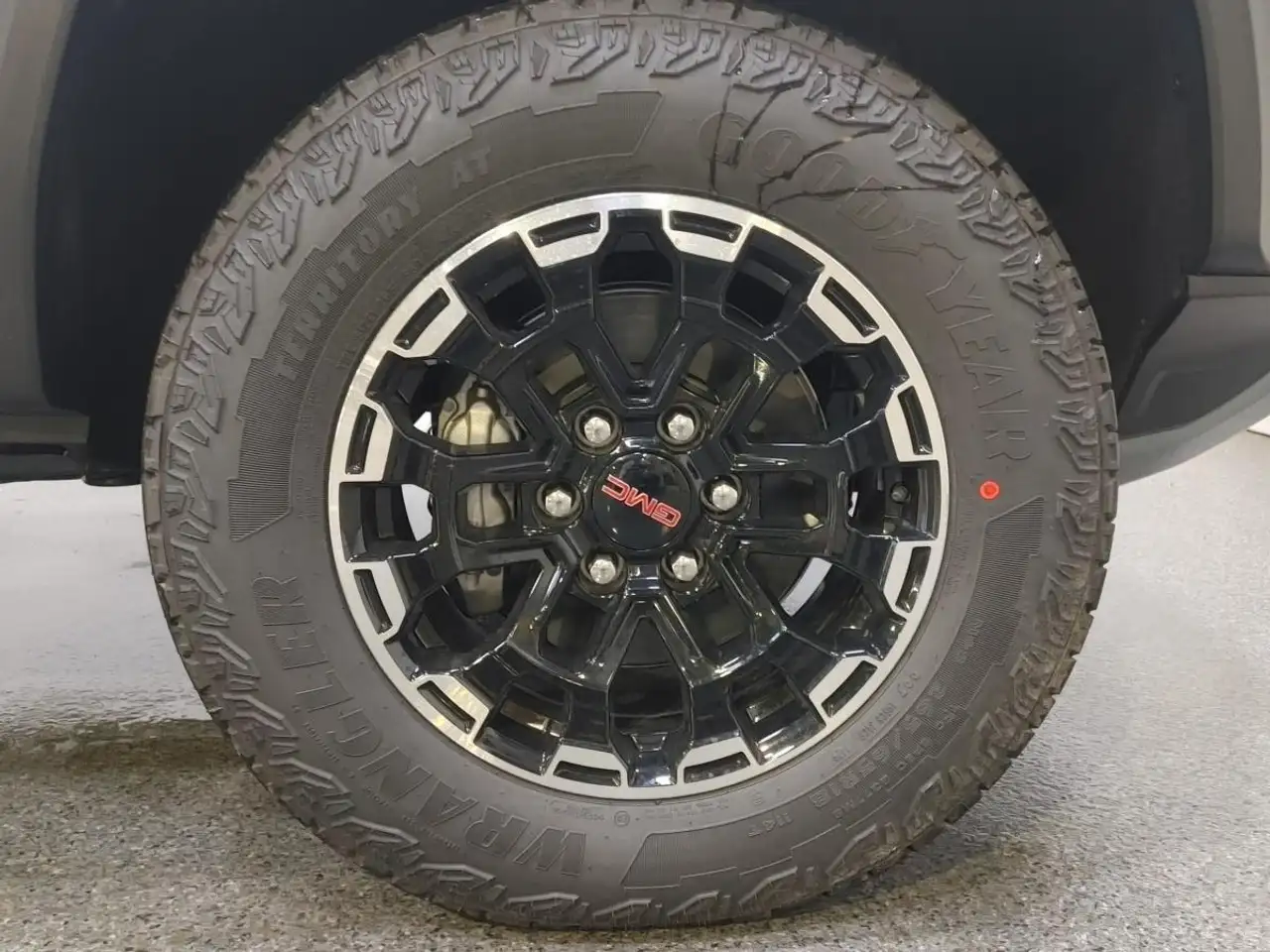 GMC Canyon photo GMC Canyon
