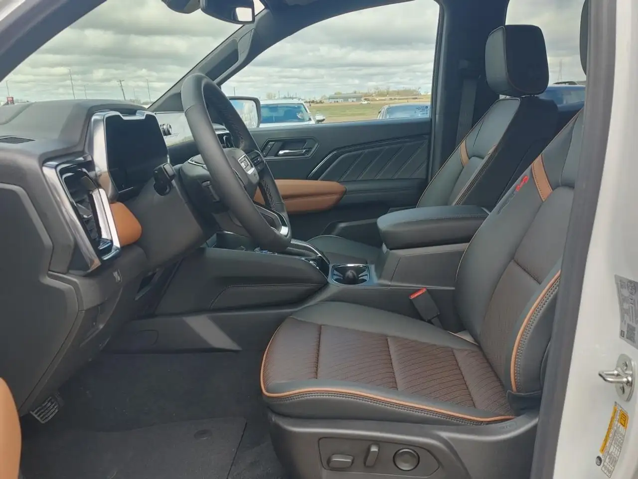 GMC Canyon photo GMC Canyon