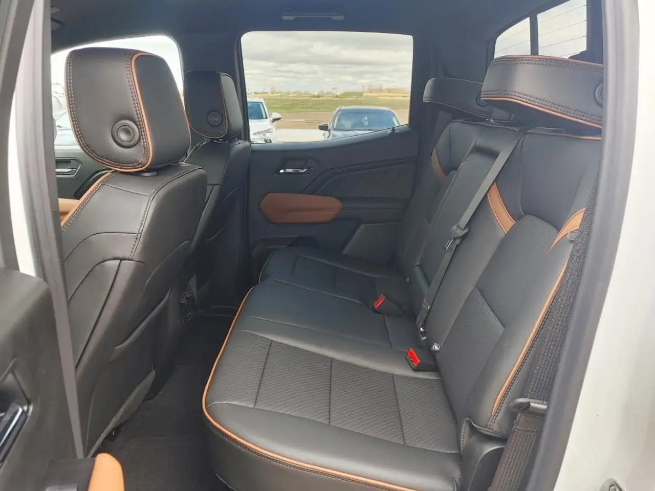 GMC Canyon photo GMC Canyon