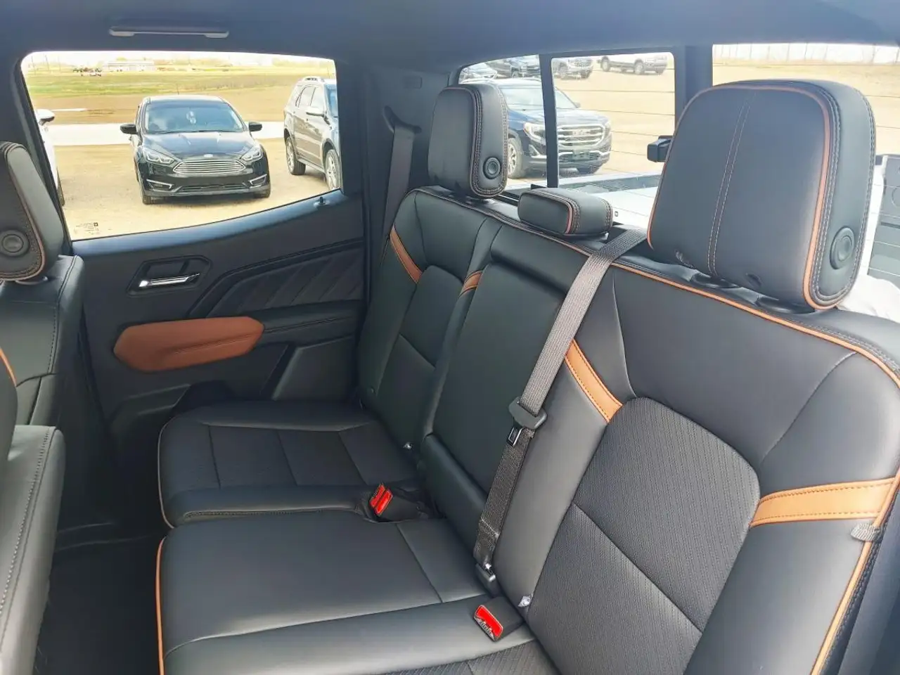 GMC Canyon photo GMC Canyon