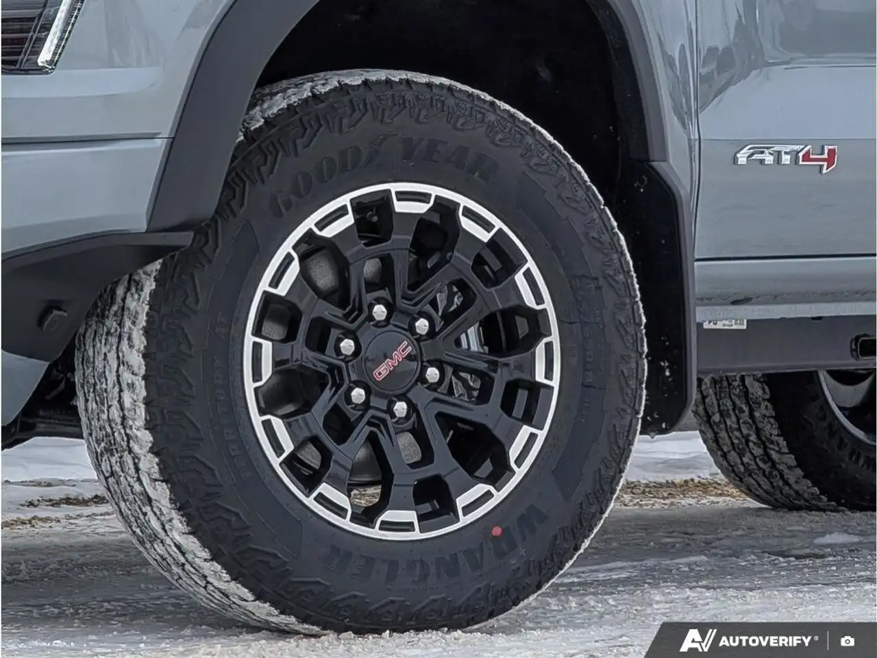 GMC Canyon photo GMC Canyon
