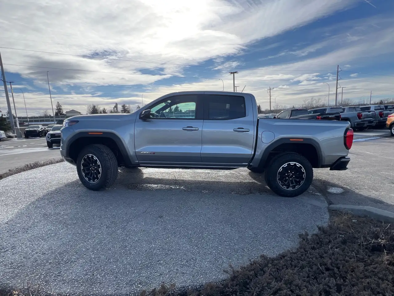 GMC Canyon photo GMC Canyon