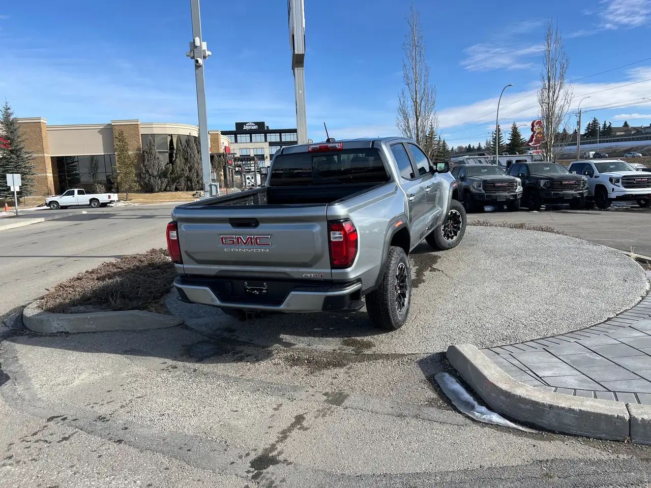 GMC Canyon photo GMC Canyon