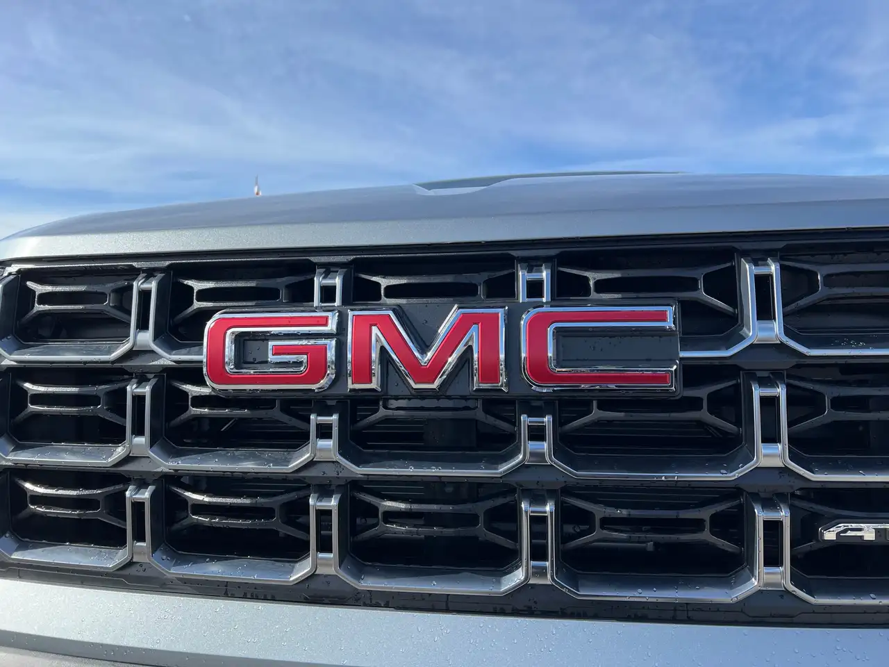 GMC Canyon photo GMC Canyon