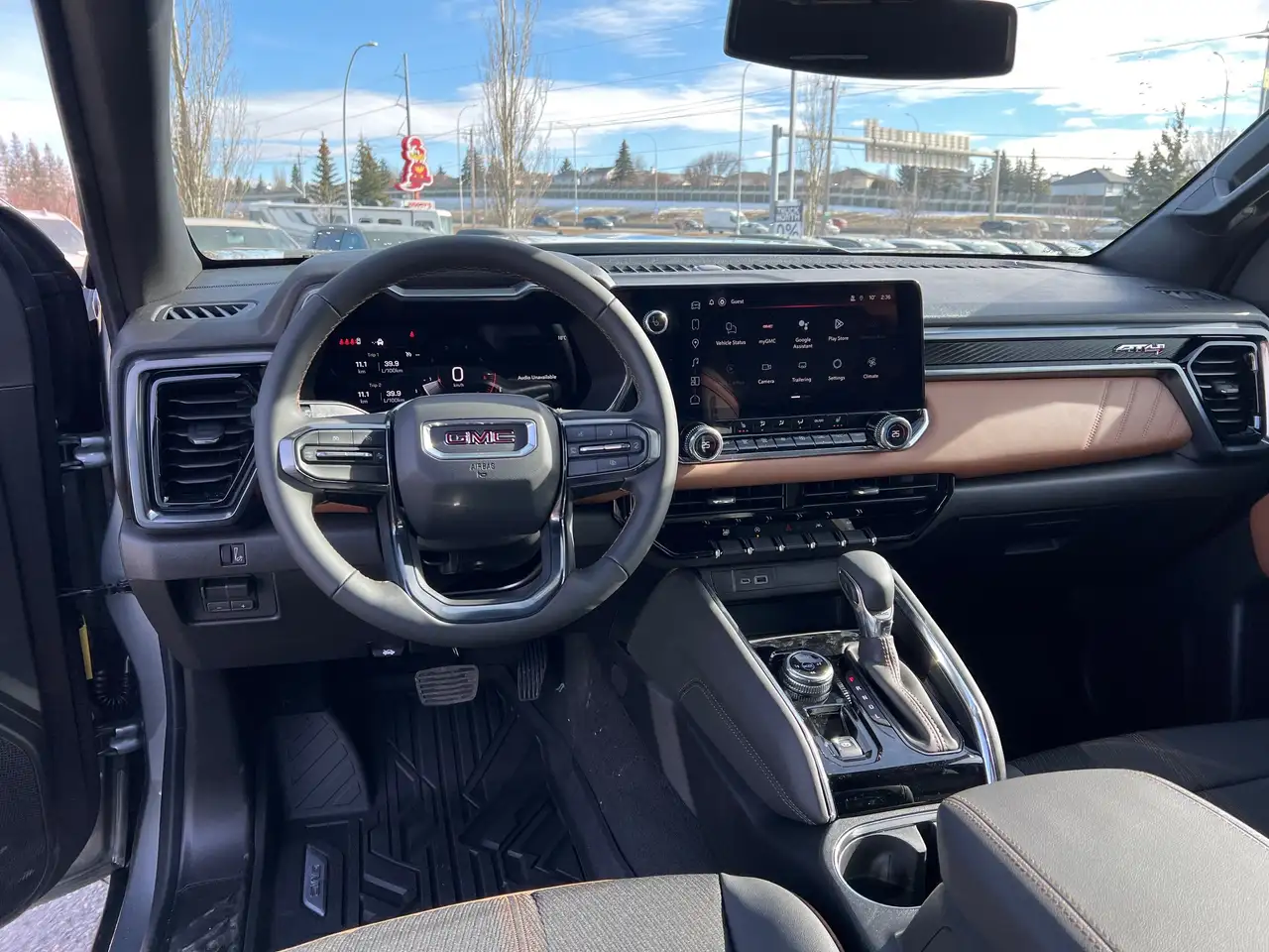 GMC Canyon photo GMC Canyon