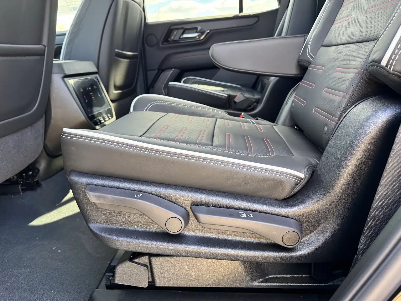 GMC Yukon снимка GMC Yukon
