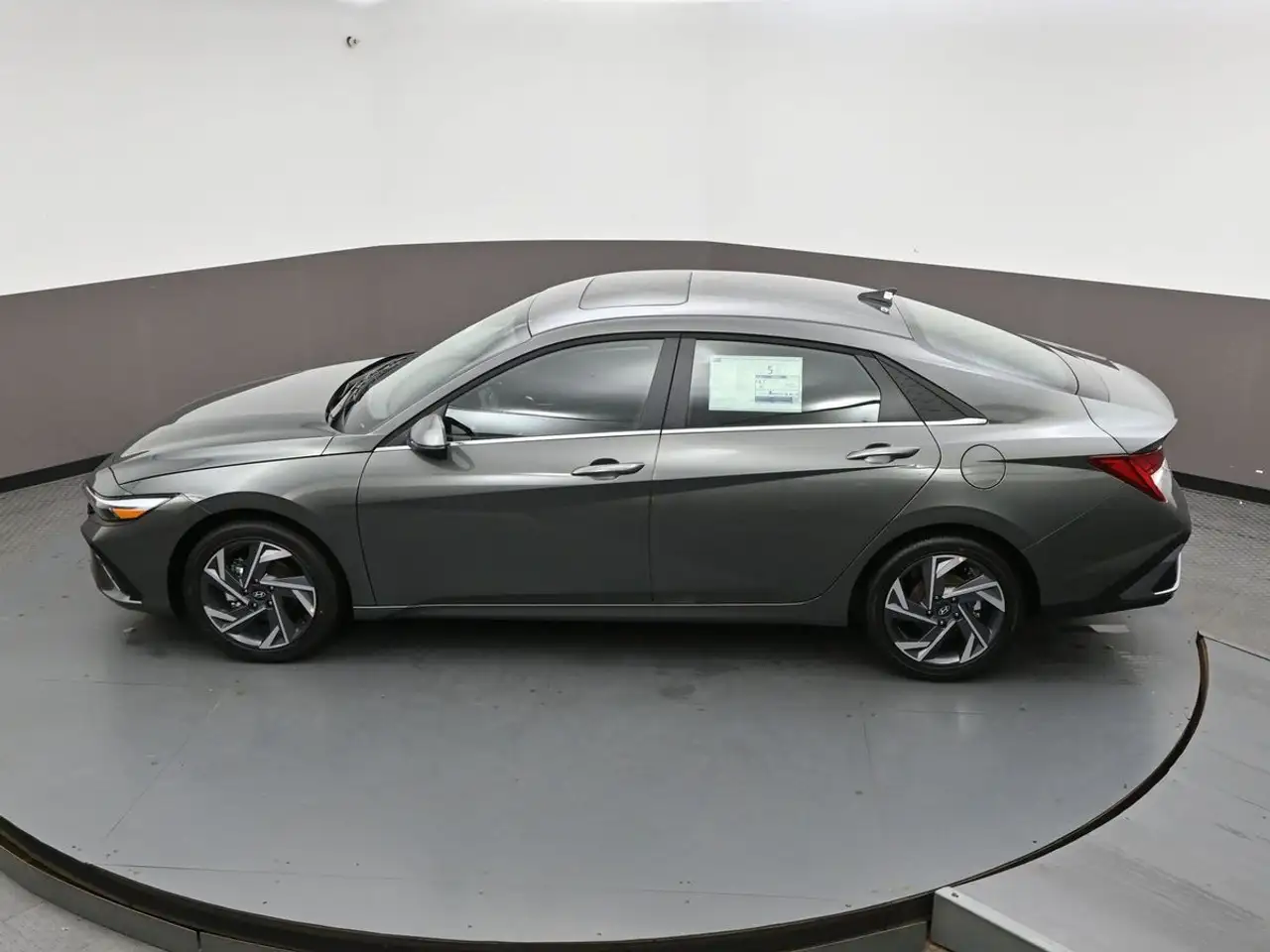 Hyundai ELANTRA fotografie Hyundai ELANTRA