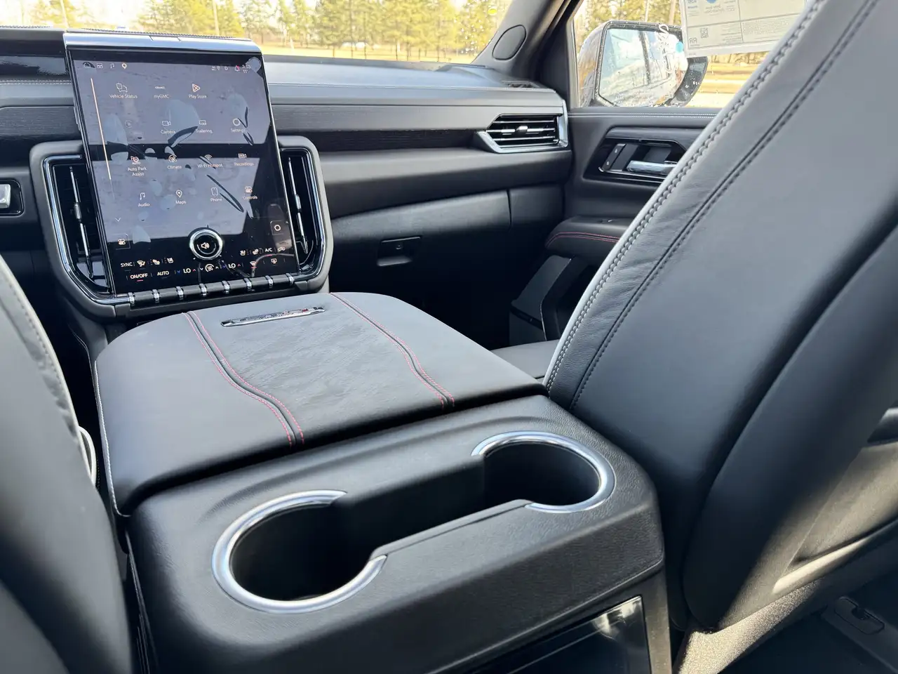 GMC Yukon снимка GMC Yukon