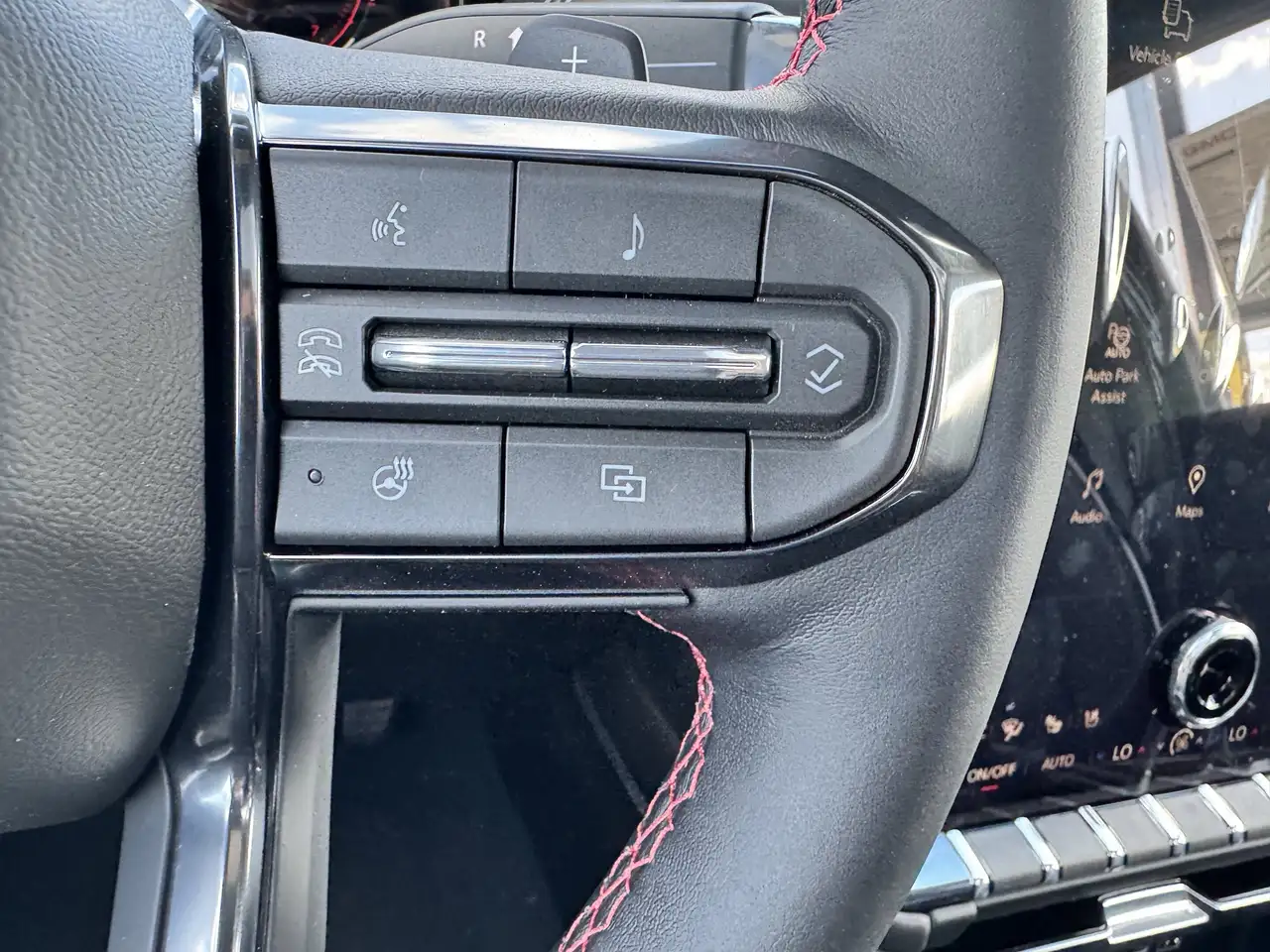 GMC Yukon снимка GMC Yukon