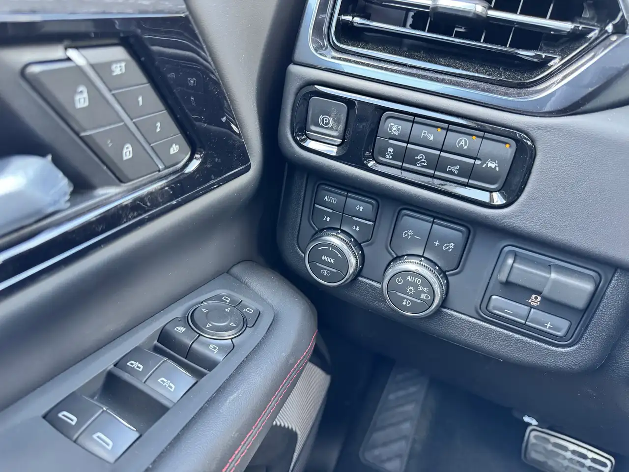 GMC Yukon снимка GMC Yukon