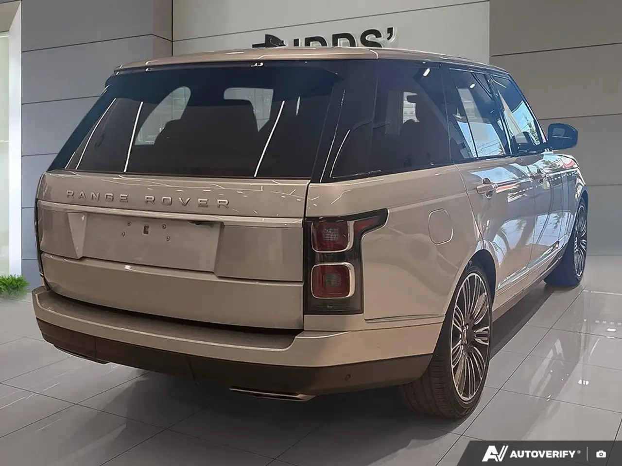 Land Rover Range Rover photo Land Rover Range Rover