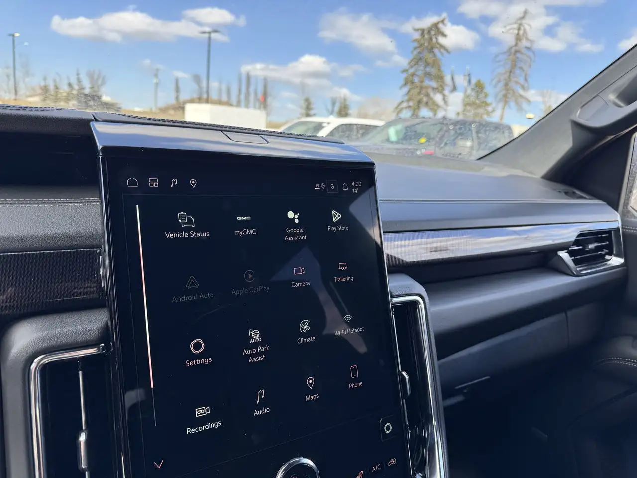 GMC Yukon снимка GMC Yukon