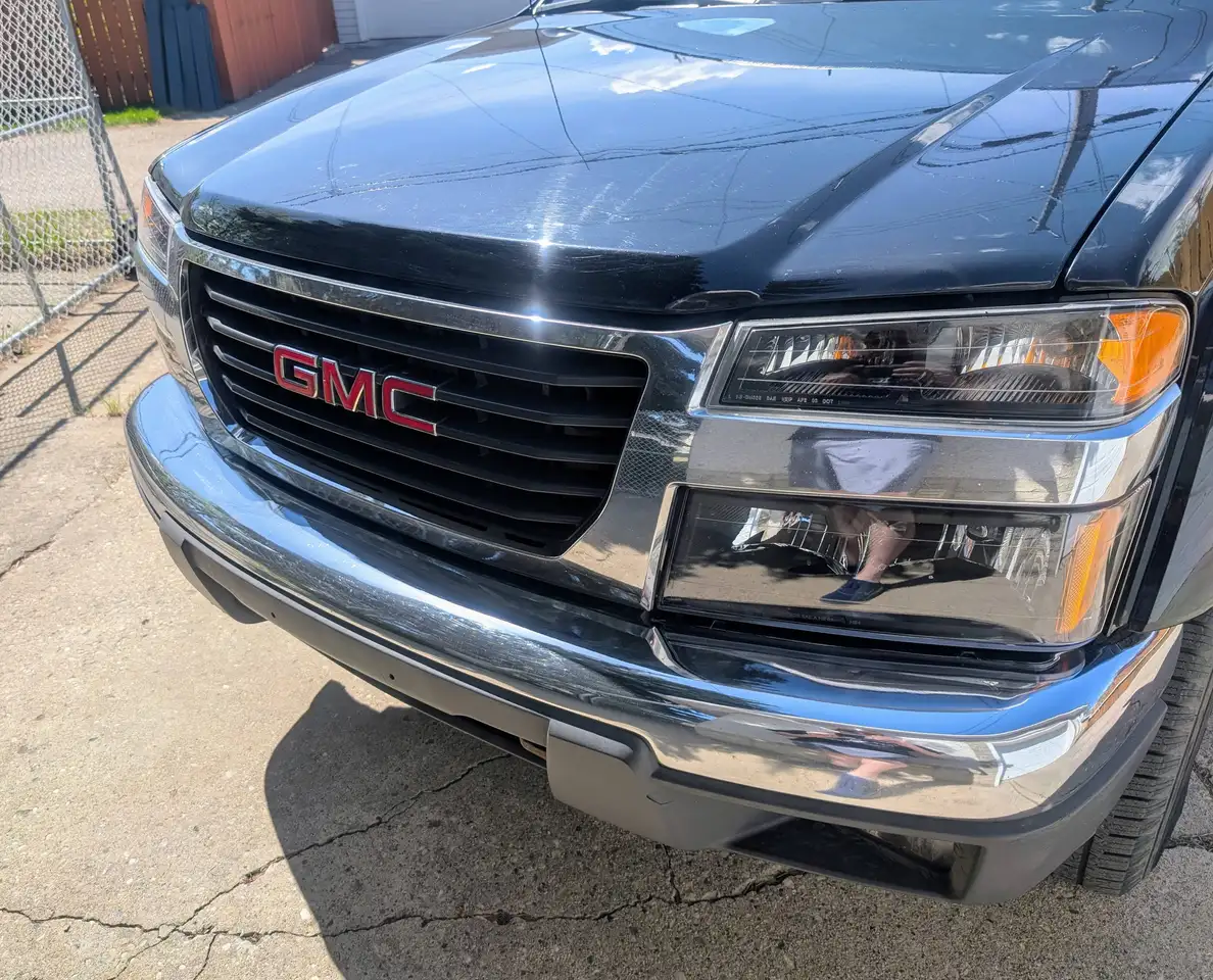 GMC Canyon photo GMC Canyon