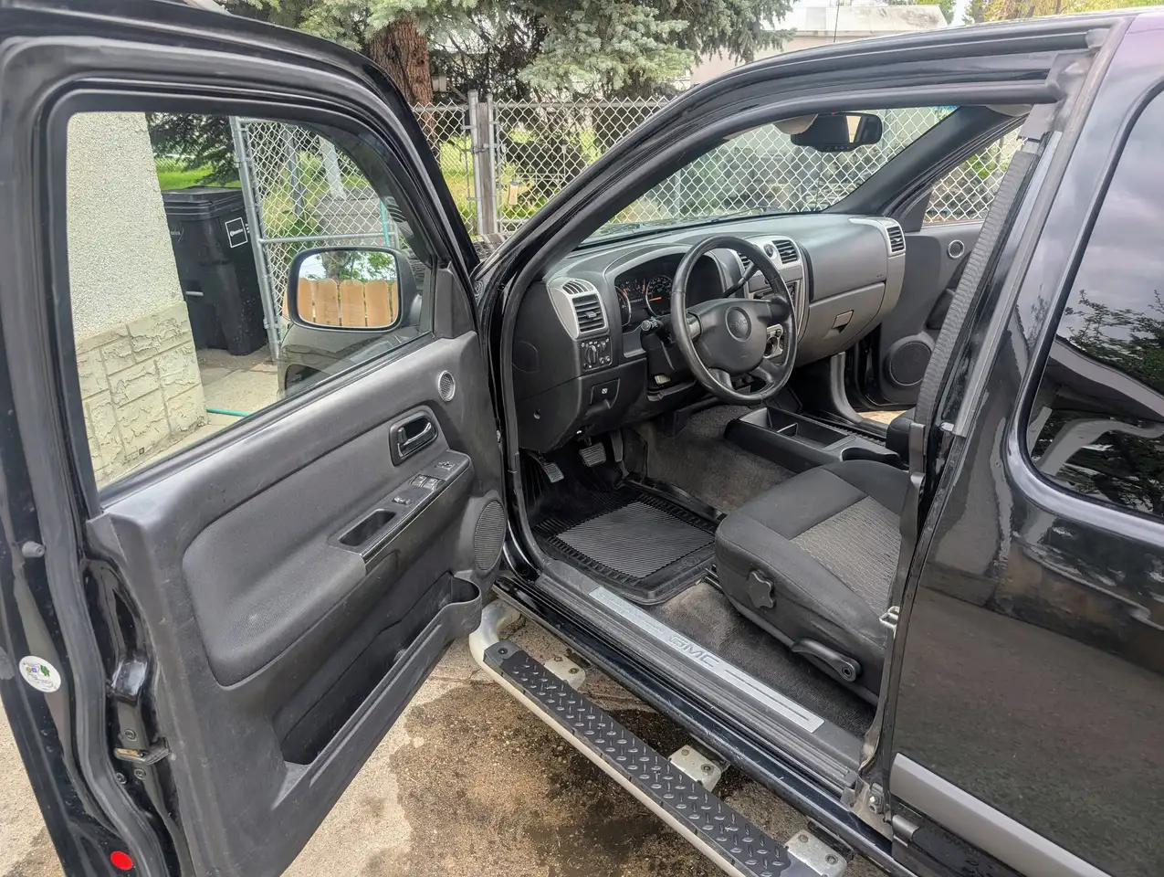 GMC Canyon photo GMC Canyon