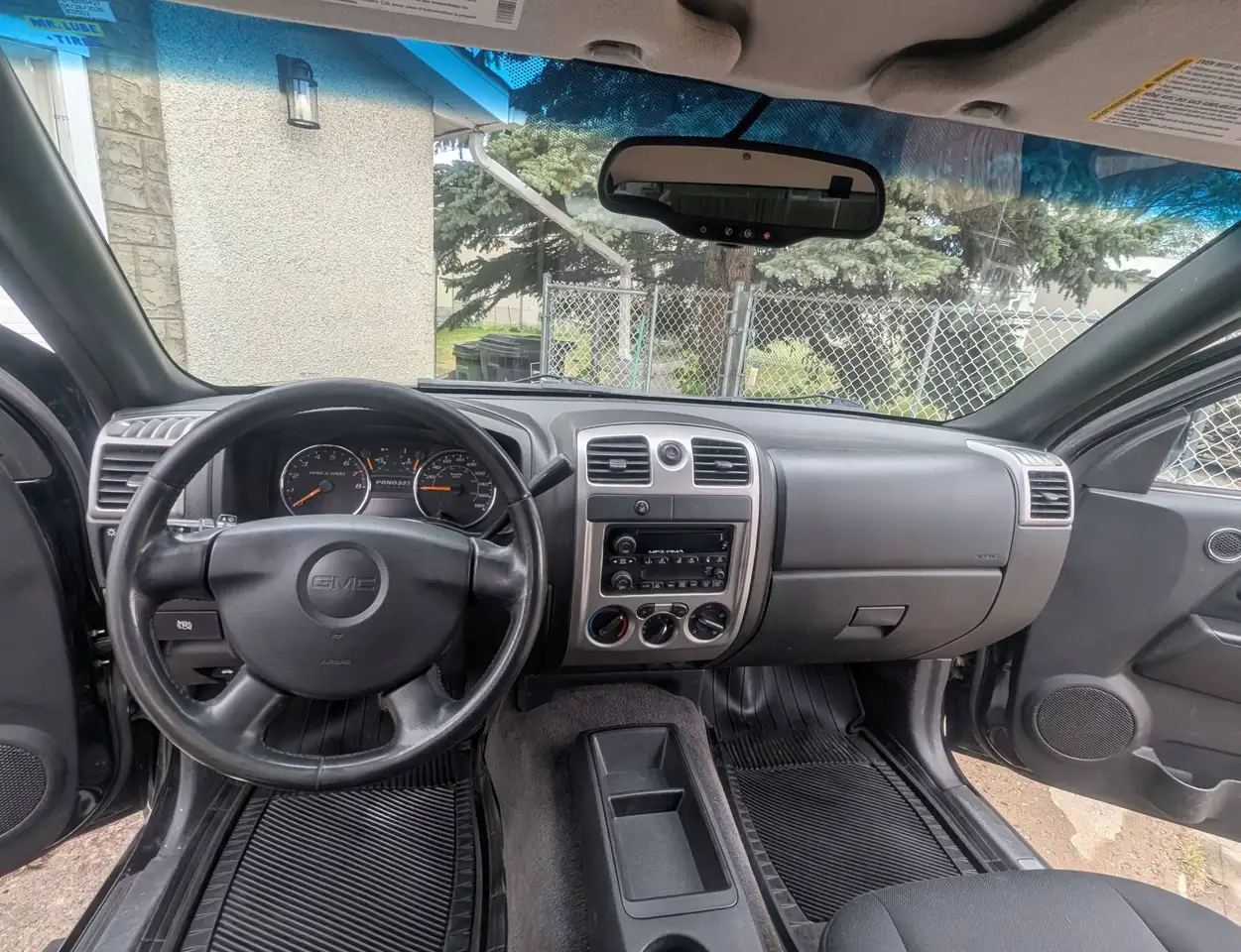 GMC Canyon photo GMC Canyon
