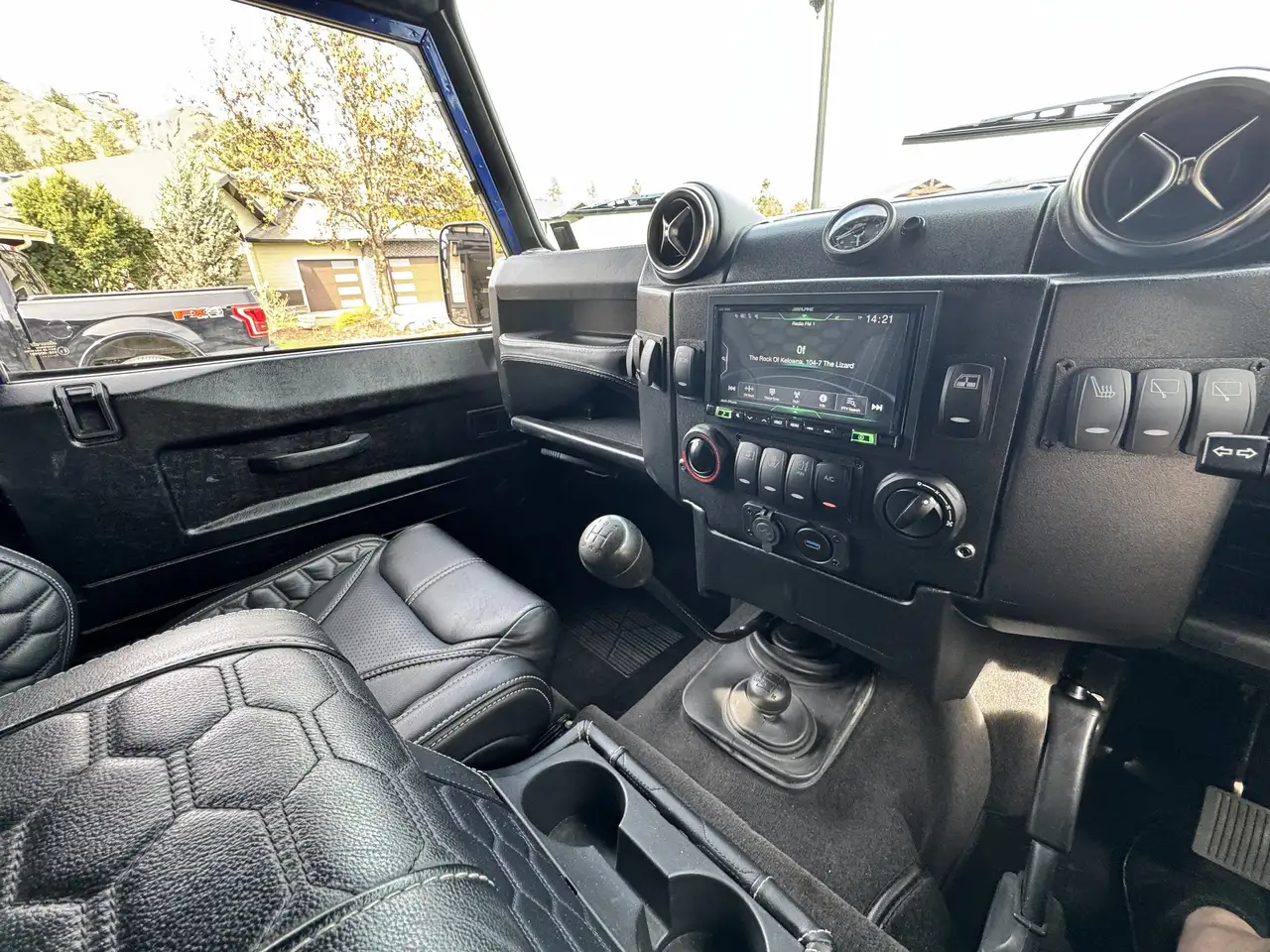 Land Rover Defender снимка Land Rover Defender