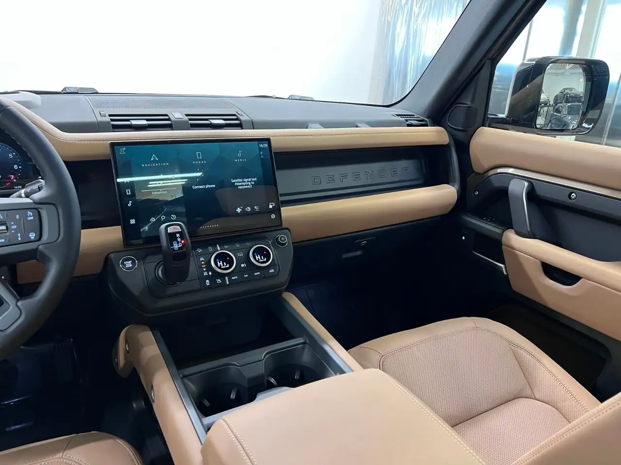Land Rover Defender снимка Land Rover Defender