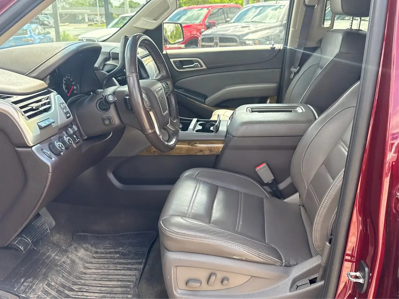 GMC Yukon снимка GMC Yukon