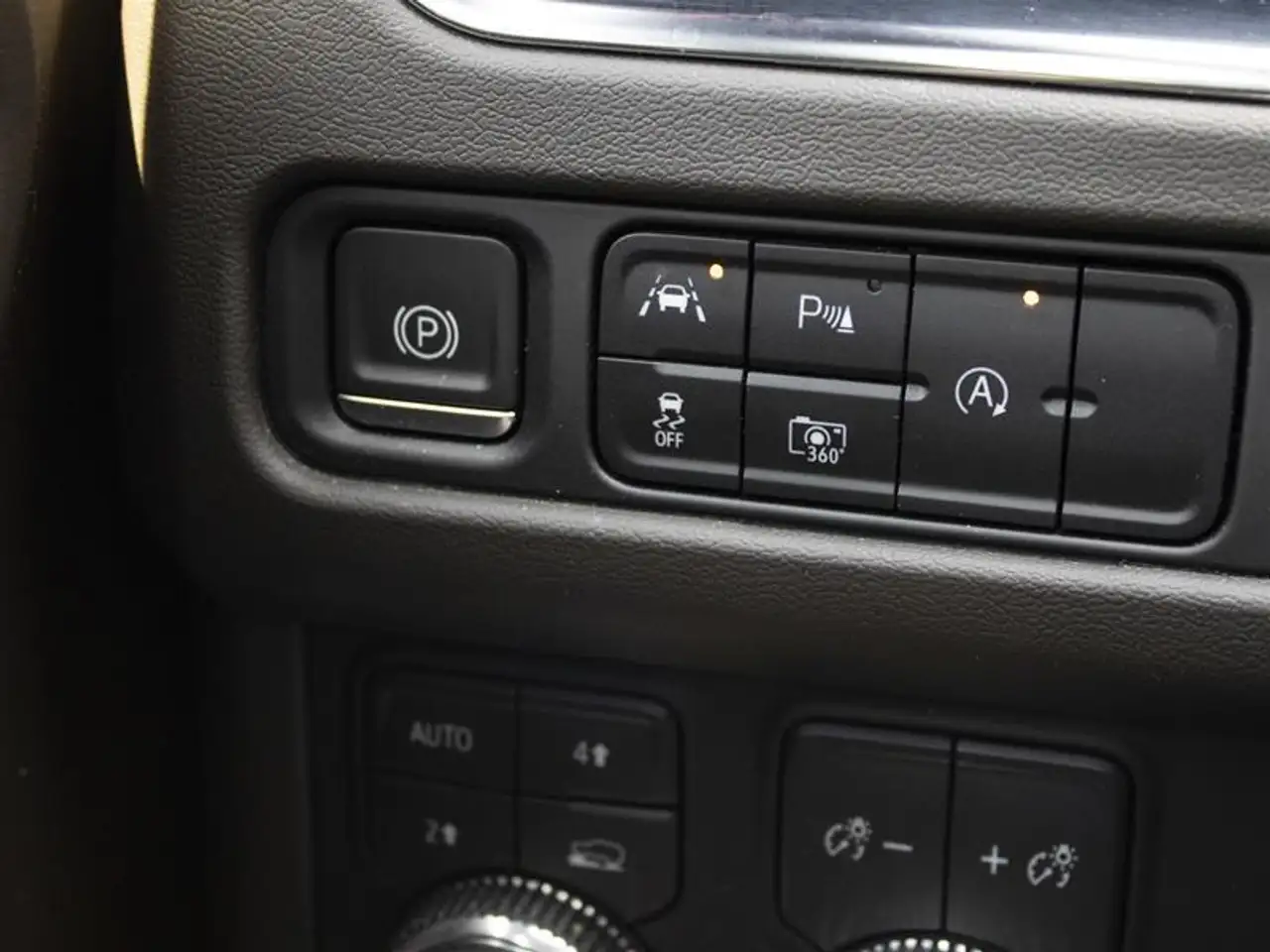 GMC Yukon снимка GMC Yukon