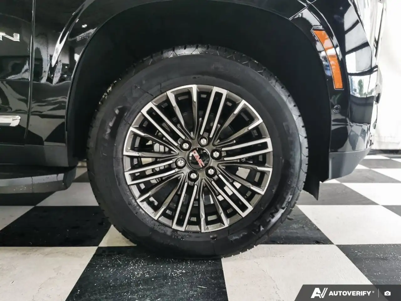 GMC Yukon снимка GMC Yukon