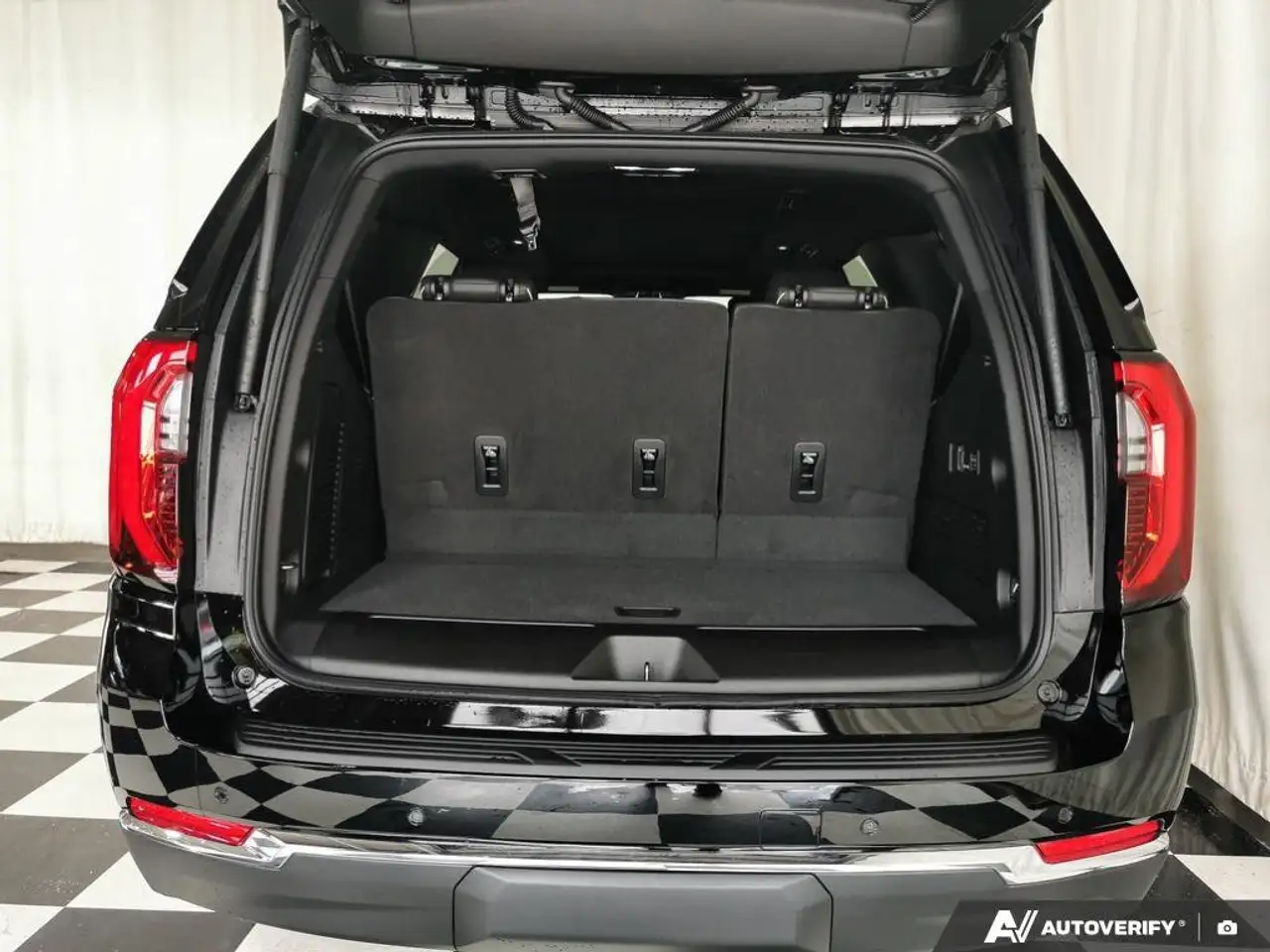 GMC Yukon снимка GMC Yukon