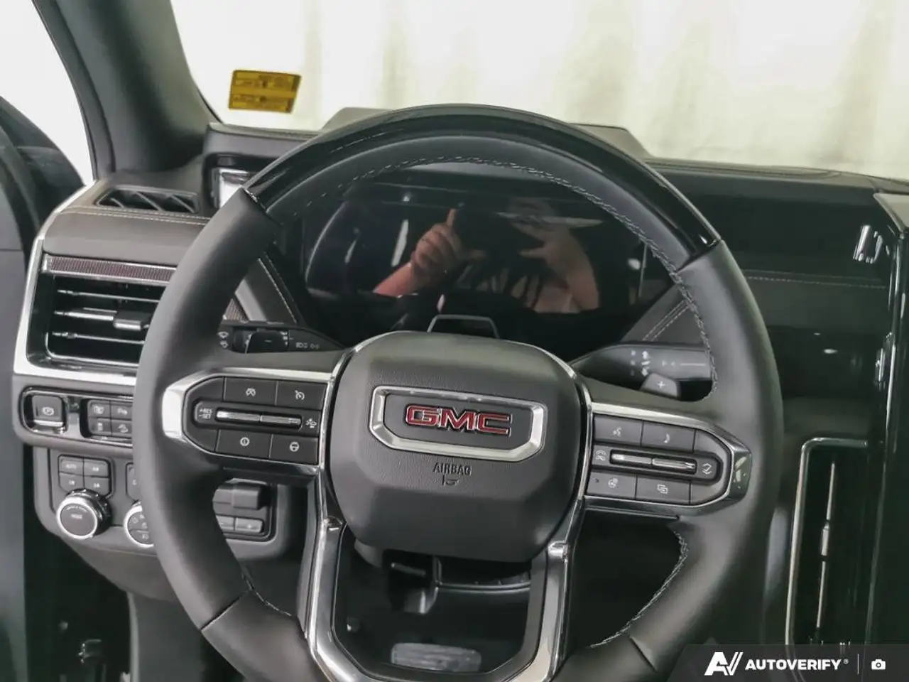 GMC Yukon снимка GMC Yukon