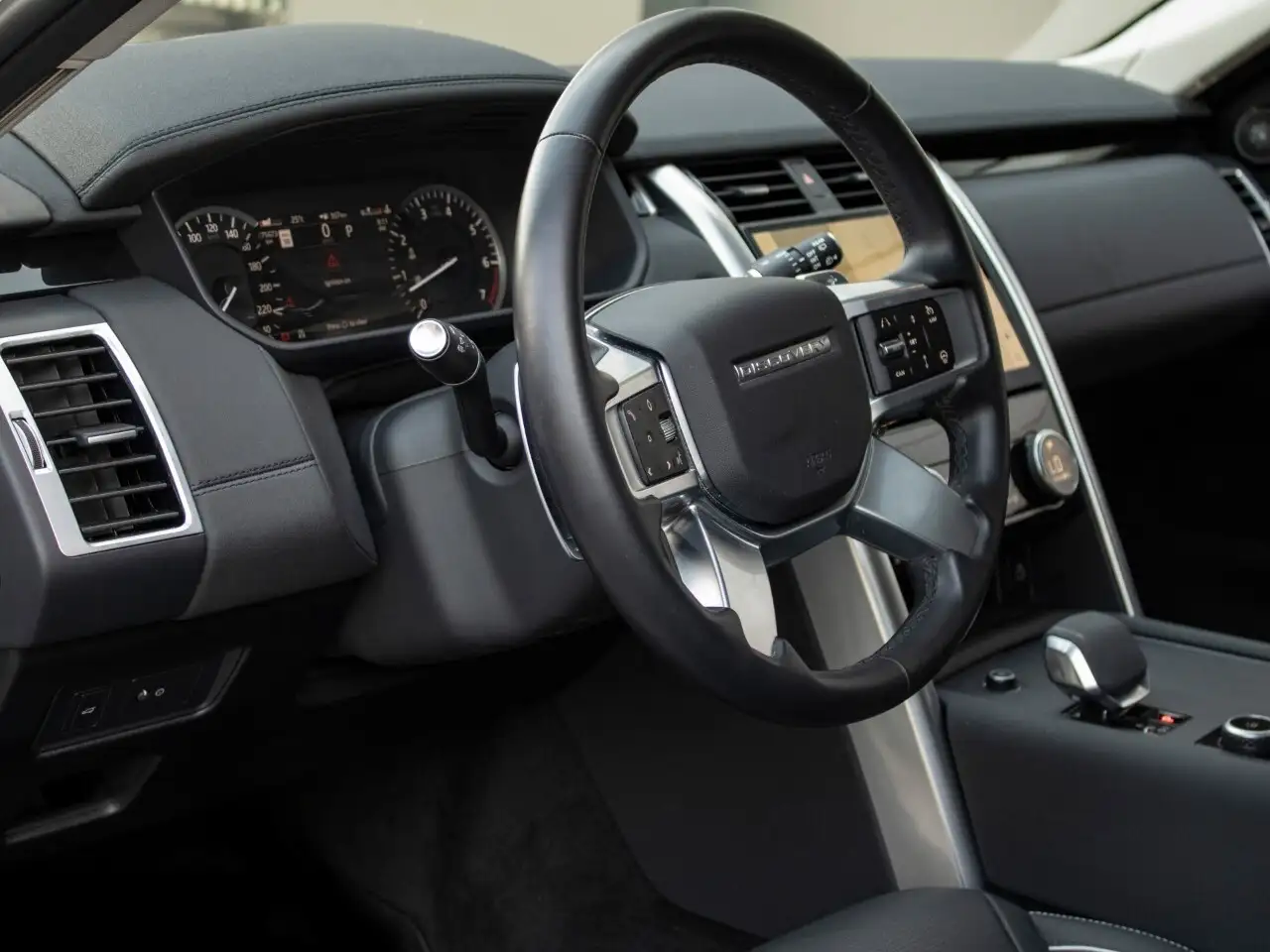 Land Rover Discovery photo Land Rover Discovery