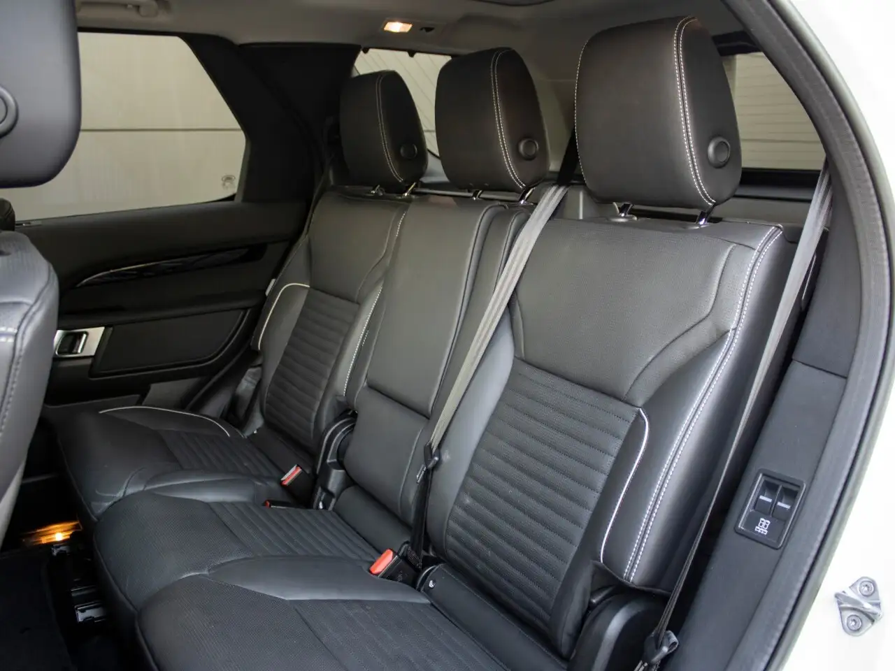 Land Rover Discovery photo Land Rover Discovery
