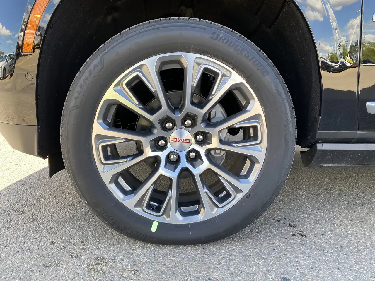 GMC Yukon photo GMC Yukon
