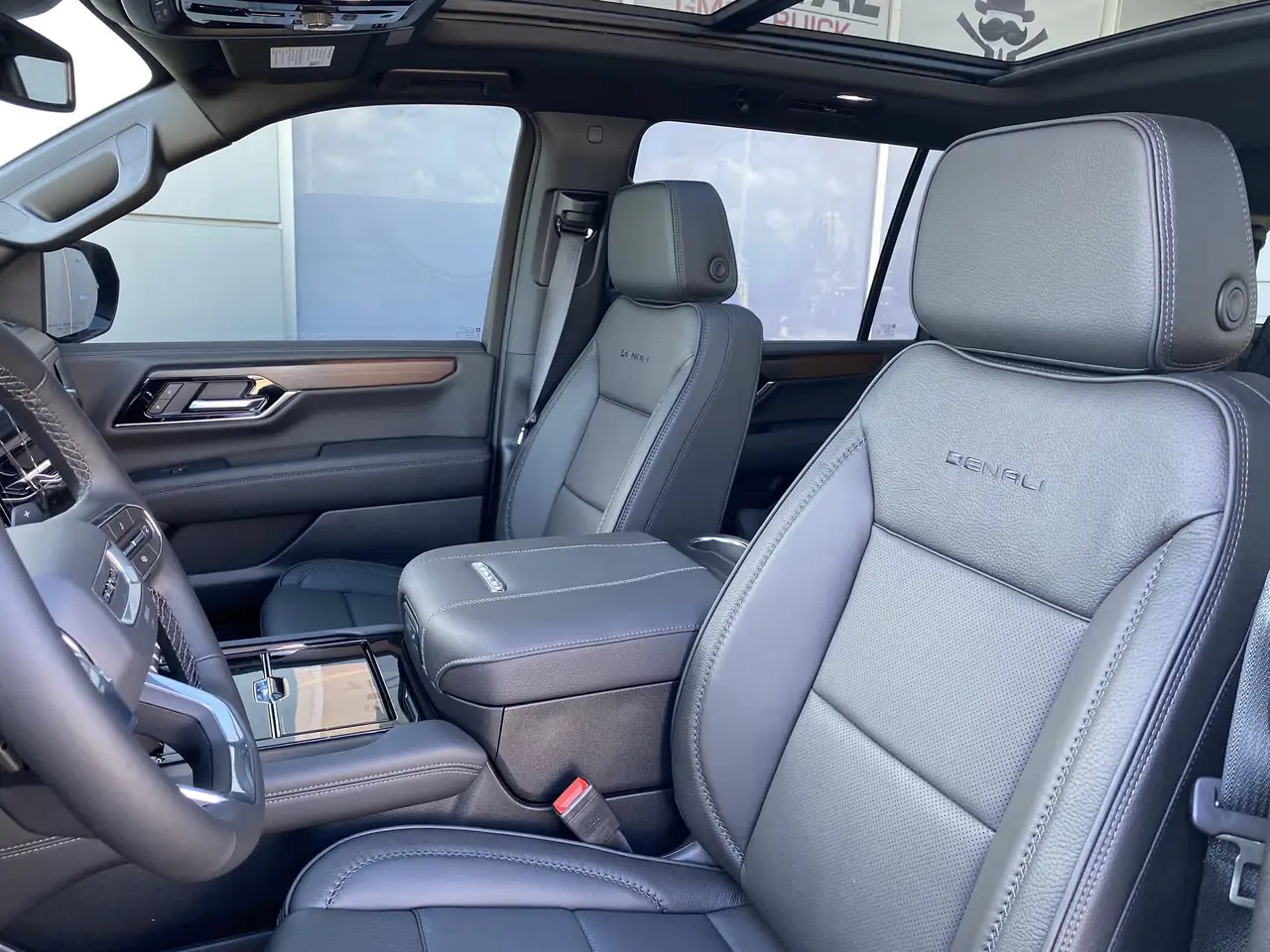 GMC Yukon photo GMC Yukon