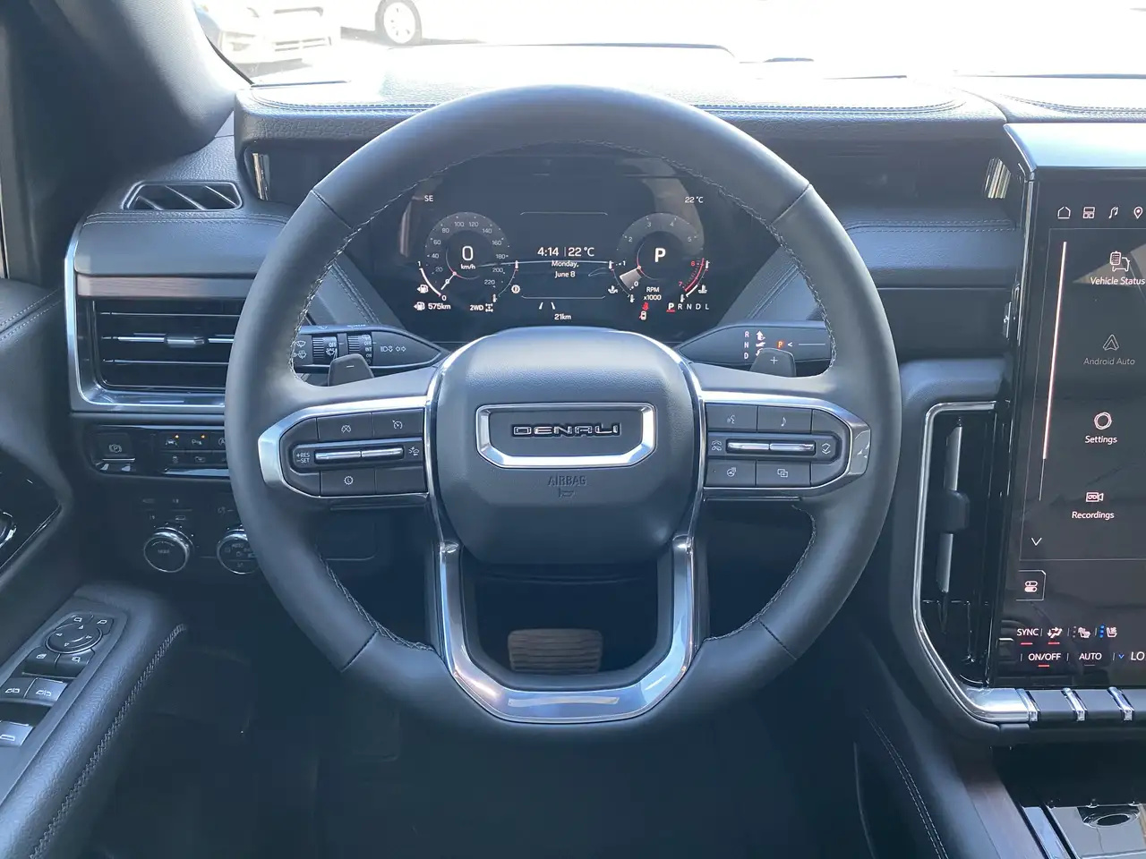 GMC Yukon photo GMC Yukon