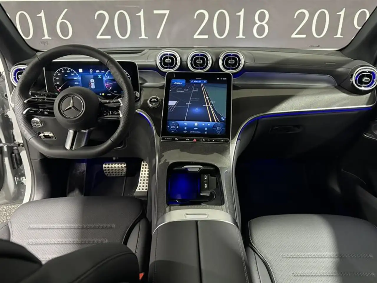 Mercedes-Benz GLC снимка Mercedes-Benz GLC