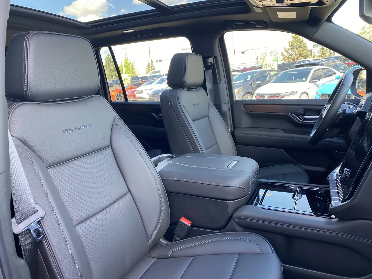 GMC Yukon photo GMC Yukon