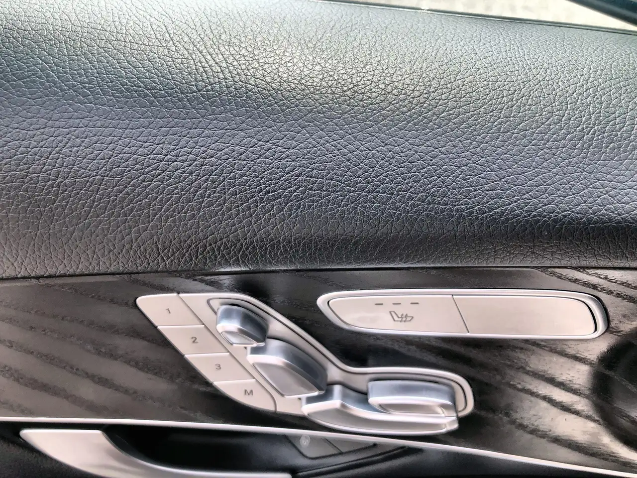 Mercedes-Benz GLC снимка Mercedes-Benz GLC