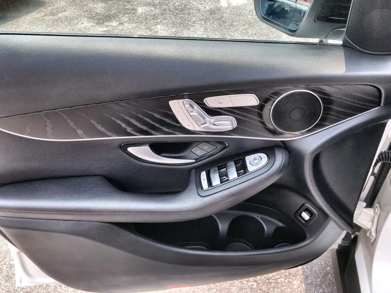 Mercedes-Benz GLC снимка Mercedes-Benz GLC