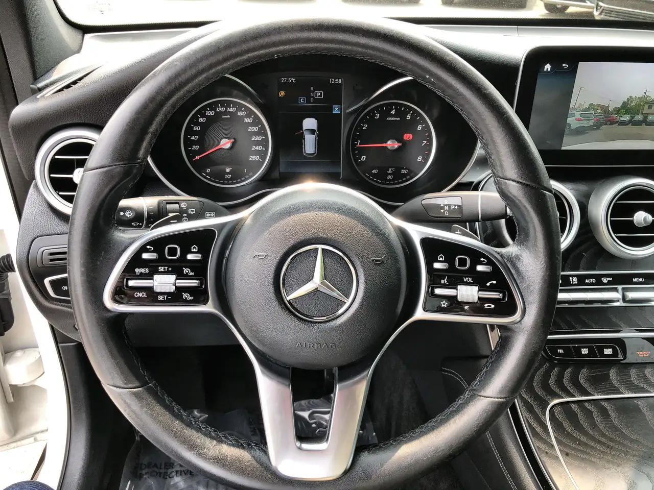 Mercedes-Benz GLC снимка Mercedes-Benz GLC