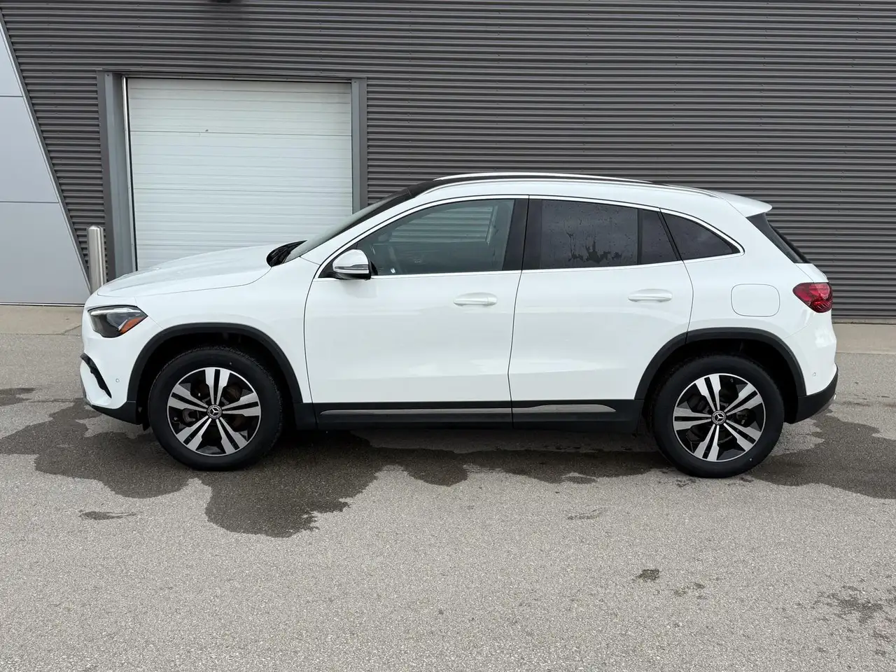 Mercedes-Benz GLA снимка Mercedes-Benz GLA