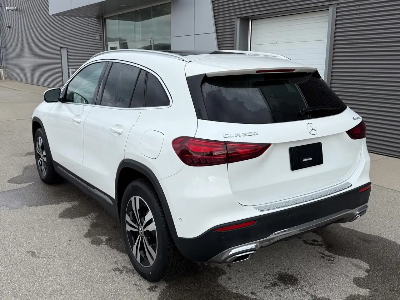 Mercedes-Benz GLA снимка Mercedes-Benz GLA