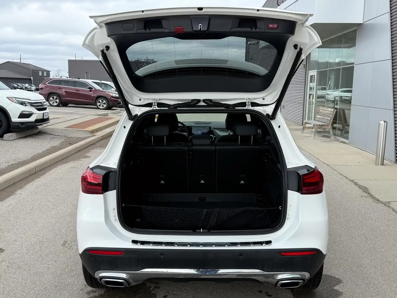 Mercedes-Benz GLA снимка Mercedes-Benz GLA
