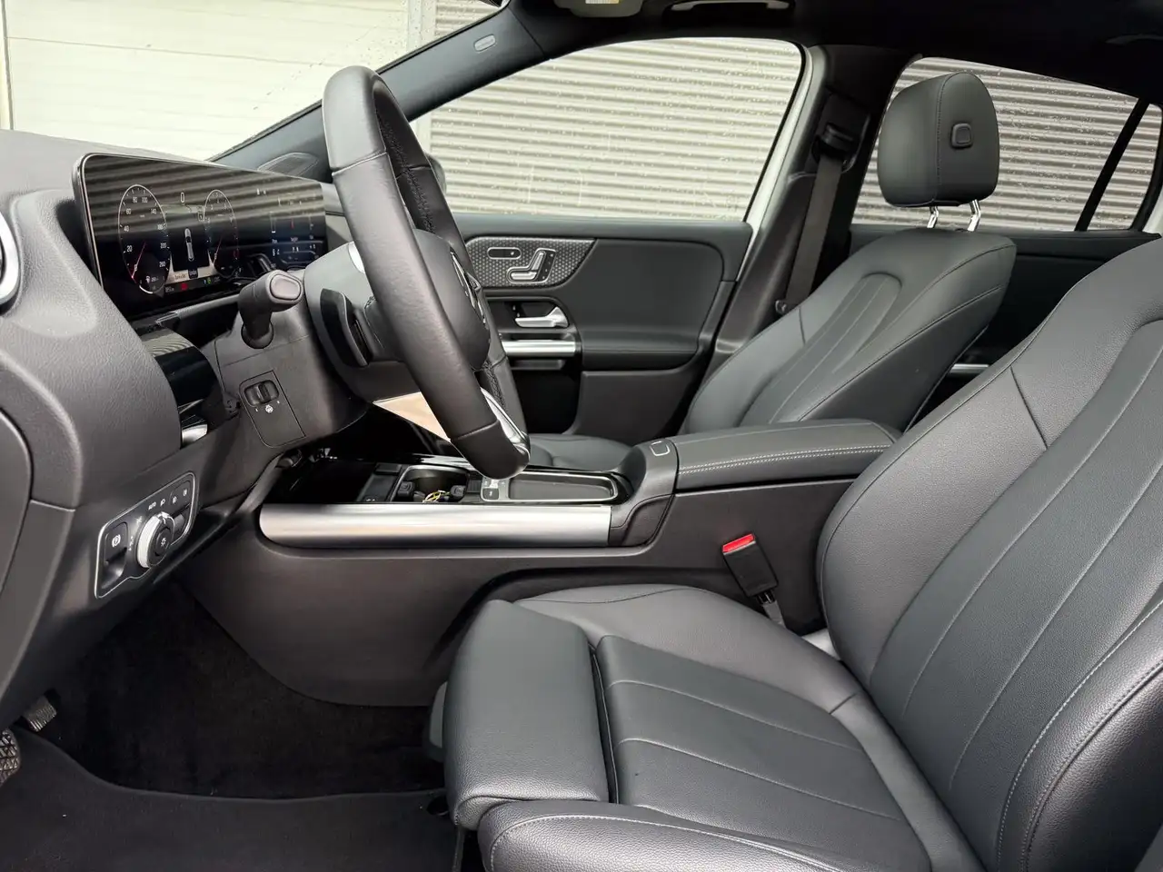Mercedes-Benz GLA снимка Mercedes-Benz GLA